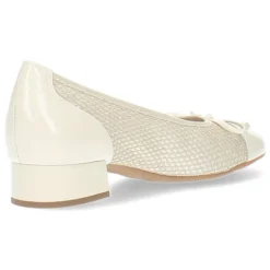 Ecru pumps