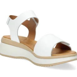 Witte sandalen