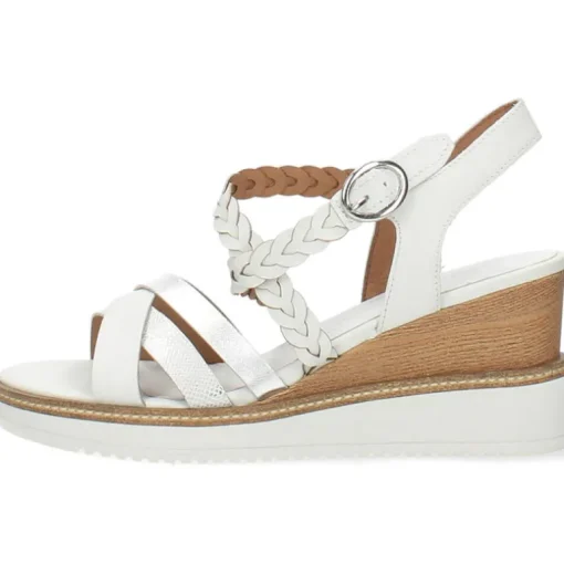 Witte sandalen
