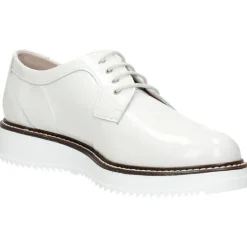 Witte veterschoenen