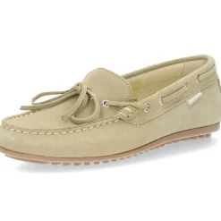 Beige mocassins