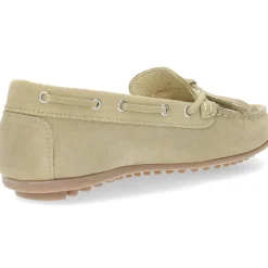 Beige mocassins