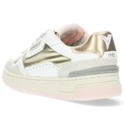 Gouden sneakers