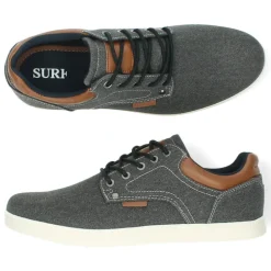 Jeans zwarte sneakers