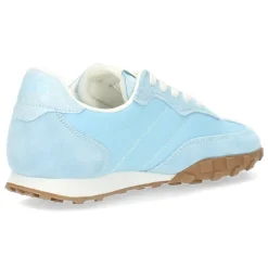 Lichtblauwe sneakers