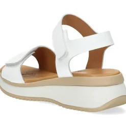 Witte sandalen