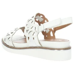 Witte sandalen