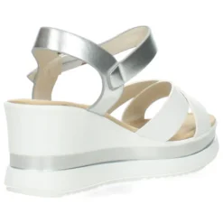 Witte sandalen