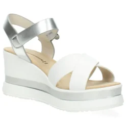 Witte sandalen