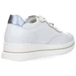 Witte sneakers