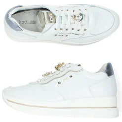 Witte sneakers
