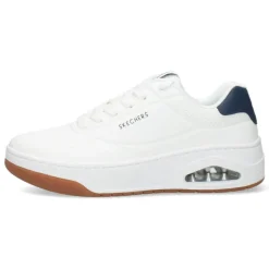 Witte sneakers