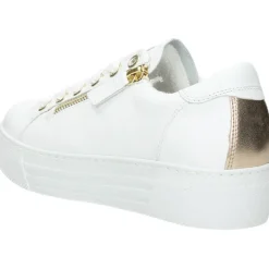 Witte sneakers