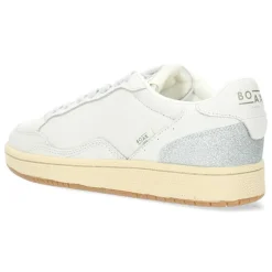 Witte sneakers