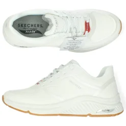 Witte sneakers