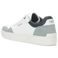 Witte sneakers