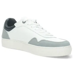 Witte sneakers