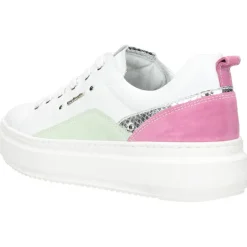 Witte sneakers