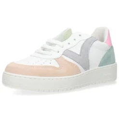 Witte sneakers