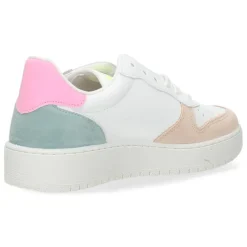 Witte sneakers