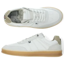 Witte sneakers