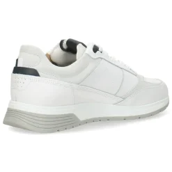 Witte sneakers