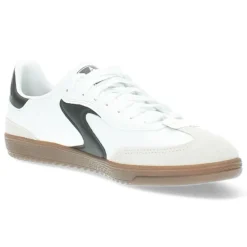 Witte sneakers