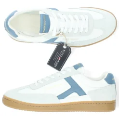 Witte sneakers
