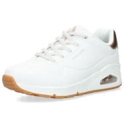Witte sneakers