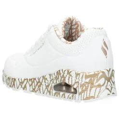 Witte sneakers