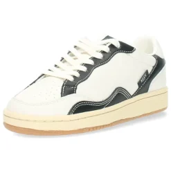 Witte sneakers
