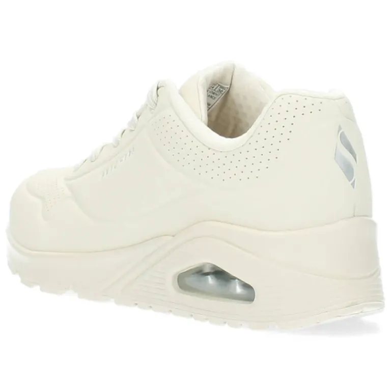 Witte sneakers